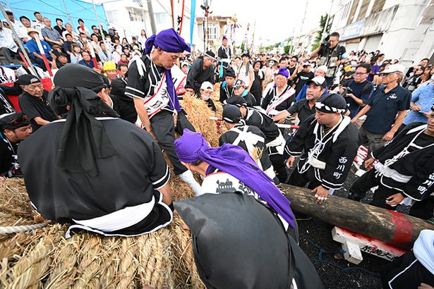 3万3000人「万人綱」満喫　糸満大綱引 ＜風・土・人　シマの伝統行事＞