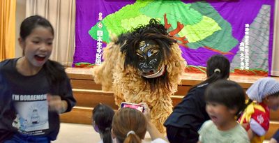 地域の獅子、勇壮に　浦添3地区で十五夜祭