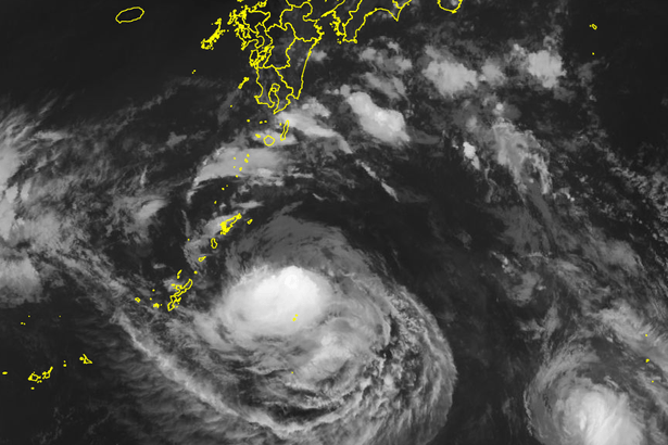 台風13号、南大東島の暴風警報を解除　沖縄本島には夜に最接近か（14日午前10時30分現在）