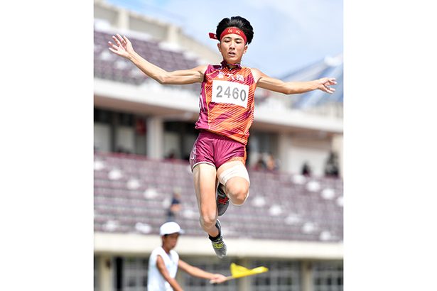 兼本、男子走り幅跳びV　自己新で高校初の栄冠　県高校新人体育大会・陸上