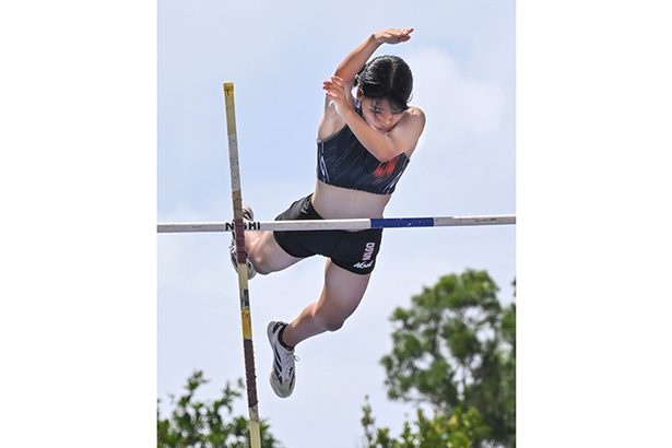 下地（名護）女子棒高大会新　自己ベスト40センチ超「驚き」　県高校新人体育大会・陸上