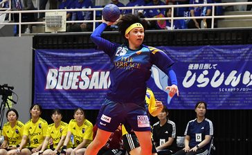 テラス、接戦制す　鹿児島に29―28　後半粘り、逆転成功　選手の個人技光る　ハンド・リーグH（27日の試合）