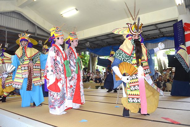 多良間の「八月踊り」　多彩な芸能、島を彩る＜風・土・人　シマの伝統行事＞