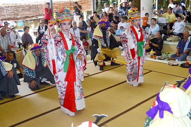 豊かな島 彩る芸　多良間「八月踊り」