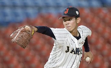 田崎（興南）勝利投手に　野球U―18アジア選手権