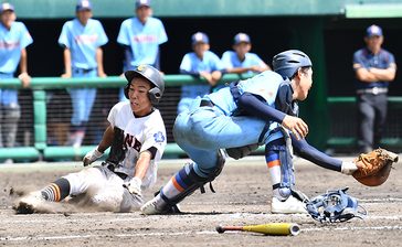 知念・伊波、攻守に躍動　流れ変える　沖縄県高校野球秋季大会（22日の試合）