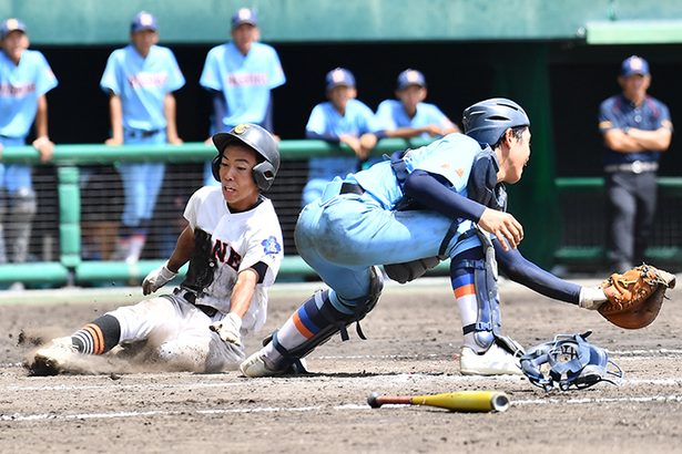 知念・伊波、攻守に躍動　流れ変える　沖縄県高校野球秋季大会（22日の試合）