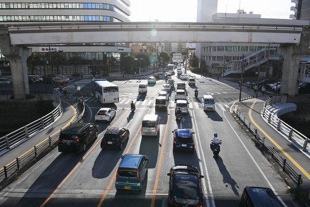 沖縄独自のルール、40年かけて全廃に　オートバイの通行帯規制を全面解除　県警