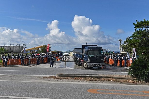 ダンプ運転手「誘導が危険」　安和の土砂搬出、死傷事故前の講習会で指摘　辺野古新基地建設　沖縄