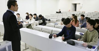 半導体人材、産学官で育成　九州　専門知識不足懸念、学生は熱視線