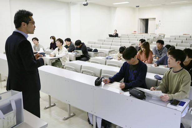 半導体人材、産学官で育成　九州　専門知識不足懸念、学生は熱視線