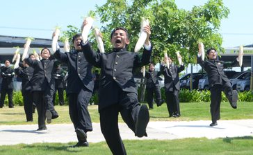 「フレー、フレー宮古島！」　名物「大根踊り」を披露　合宿中の東京農大応援団　沖縄