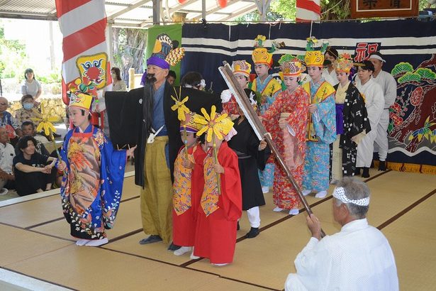 多良間村の「八月踊り」始まる　鮮やか、観客魅了　組踊や琉舞など多彩な演目　沖縄