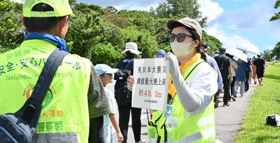 北谷町の住民100人、米軍と避難訓練　津波を想定、嘉手納基地を通り高台へ　沖縄