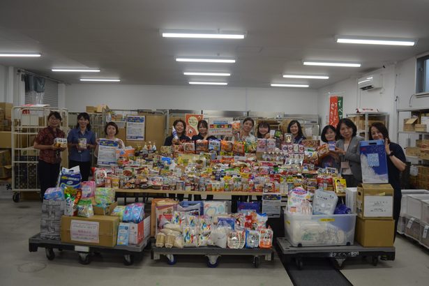 ■ＮＴＴ西日本沖縄が食品や生理用品贈る