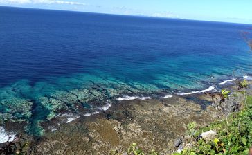 人気観光名所でもサンゴ白化か　伊江島の「湧出」海面が白く変化　沖縄