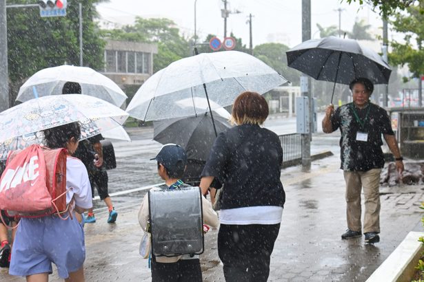 暴風伴わずも安全優先　小中97校、午後休など対応　台風14号　学校側「判断難しい」　沖縄