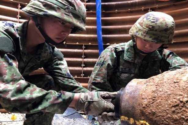 【不発弾】緊迫の処理現場　戦後79年経ても殺傷能力は維持　信管除去は手作業　沖縄　　