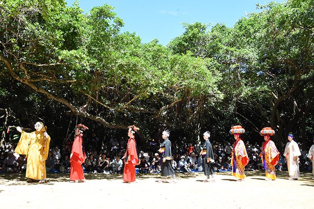 気迫の棒、獅子勇壮に　石垣「川平村結願祭」 ＜風・土・人　シマの伝統行事＞