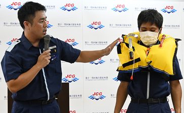 海の人身事故　最多ペース　沖縄県内　25日時点で86人、13人増　救命胴衣着用呼びかけ