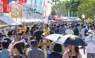 「沖縄の産業まつり」25日開幕　出展数、昨年上回る　限定の琉球泡盛や「かりゆし」カラー診断も