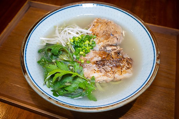 優しく香るよもぎ麺　「よもぎ家（や）」　西原町森川