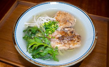 優しく香るよもぎ麺　「よもぎ家（や）」　西原町森川