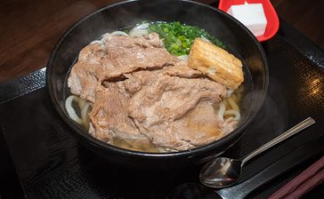 県民好みの手打ちうどん　「手打ちうどん うさぎ」　与那原町与那原