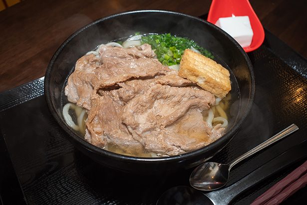 県民好みの手打ちうどん　「手打ちうどん うさぎ」　与那原町与那原