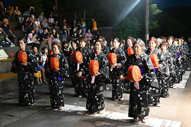 【動画】世名城の豊年祭、繁栄願う　棒術やウスデーク、5年ぶり　沖縄・八重瀬