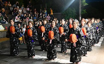 【動画】世名城の豊年祭、繁栄願う　棒術やウスデーク、5年ぶり　沖縄・八重瀬