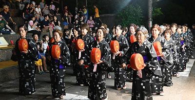 【動画】世名城の豊年祭、繁栄願う　棒術やウスデーク、5年ぶり　沖縄・八重瀬