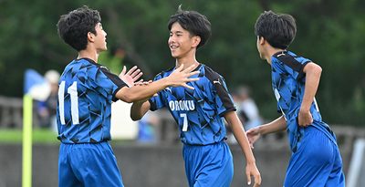 小禄中、13年ぶり頂点　県U15サッカー　FC琉球那覇に2―1