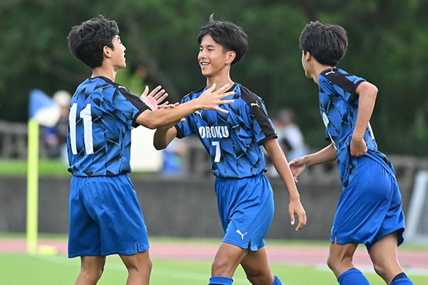 小禄中、13年ぶり頂点　県U15サッカー　FC琉球那覇に2―1