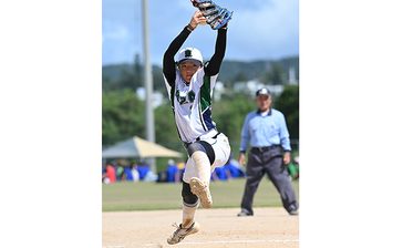 ソフトボール　コザ（女子）読谷（男子）Ｖ　県高校新人大会