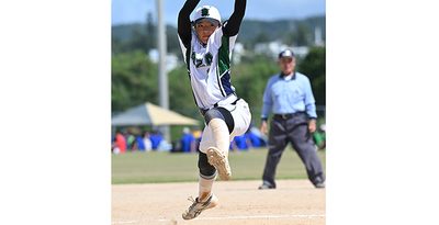 ソフトボール　コザ（女子）読谷（男子）Ｖ　県高校新人大会