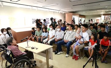 「戦争、体験させたくない」　10・10空襲体験の片岡さん、平和の尊さ訴え　那覇市歴史博物館でギャラリートーク