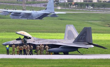 離陸前のF22A　タイヤがパンク　嘉手納、緊急着陸も　沖縄