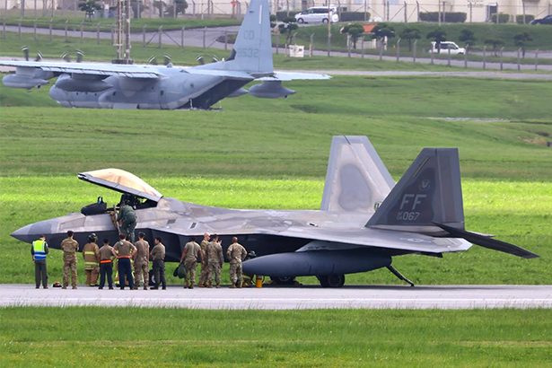 離陸前のF22A　タイヤがパンク　嘉手納、緊急着陸も　沖縄