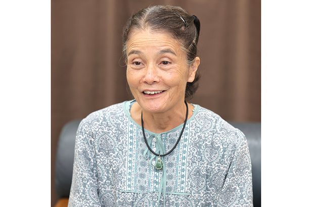 戦争への抗議伝える　玉山さん　苦労した母モデルに　新報児童文学賞