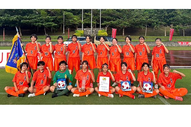 合同チーム優勝　那覇商に4―1　県高校女子サッカー・琉球ダイハツ杯