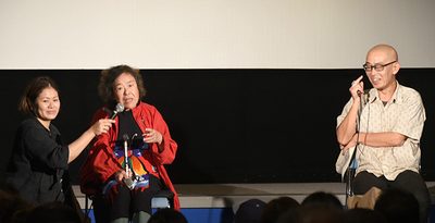 石川真生さん「出られたことが名誉」　首里劇場題材、映画「劇場が終わるとき」舞台あいさつ　沖縄