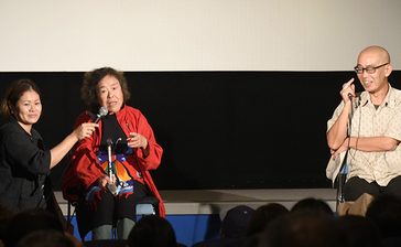 石川真生さん「出られたことが名誉」　首里劇場題材、映画「劇場が終わるとき」舞台あいさつ　沖縄