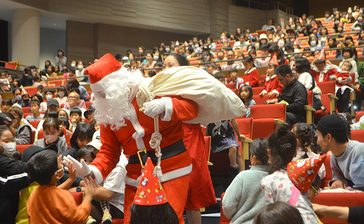 明治がおくる第40回クリスマスこども大会　12月8日（日）琉球新報ホール