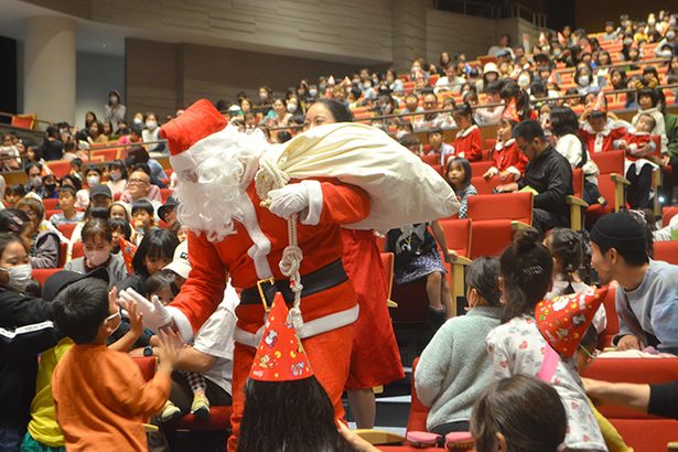 明治がおくる第40回クリスマスこども大会　12月8日（日）琉球新報ホール