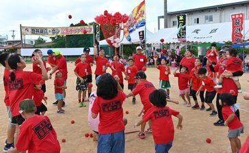 「オリンピックに出るので会社休みます」　嶺井家300人が大集合！96歳からベビーまで　奥武島で五輪開催　【どローカルリポート】沖縄