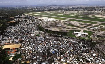 嘉手納基地に米国ショー空軍基地所属のF16外来機が12機飛来　沖縄　