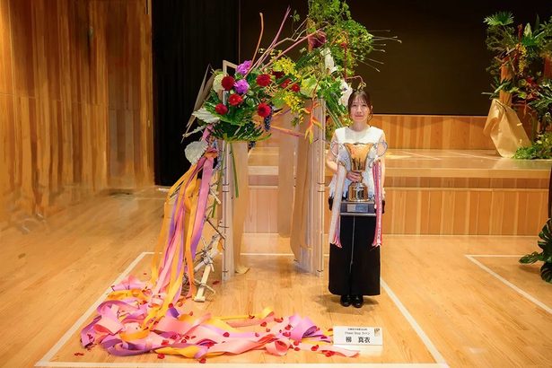 妖精みたいな気分になる花束　フラワーデザインで全国優勝　北谷の柳さん　沖縄