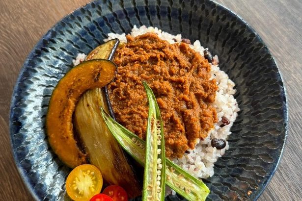 グルテンフリー、ひき肉も不使用　おからを使った「島OKARAカレー」発売　沖縄