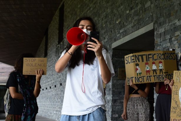 OIST学生ら学内でデモ行進　イスラエルに抗議